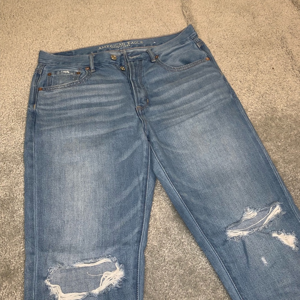 American Eagle Ripped mom jeans